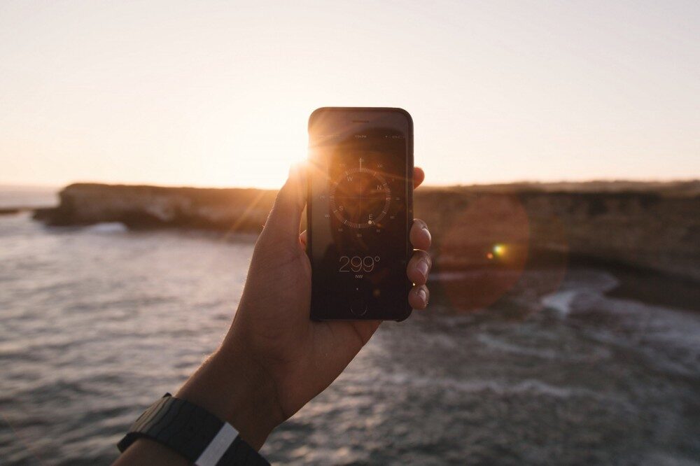 Smartphone in controluce, analisi app di Estrogeni&Partners