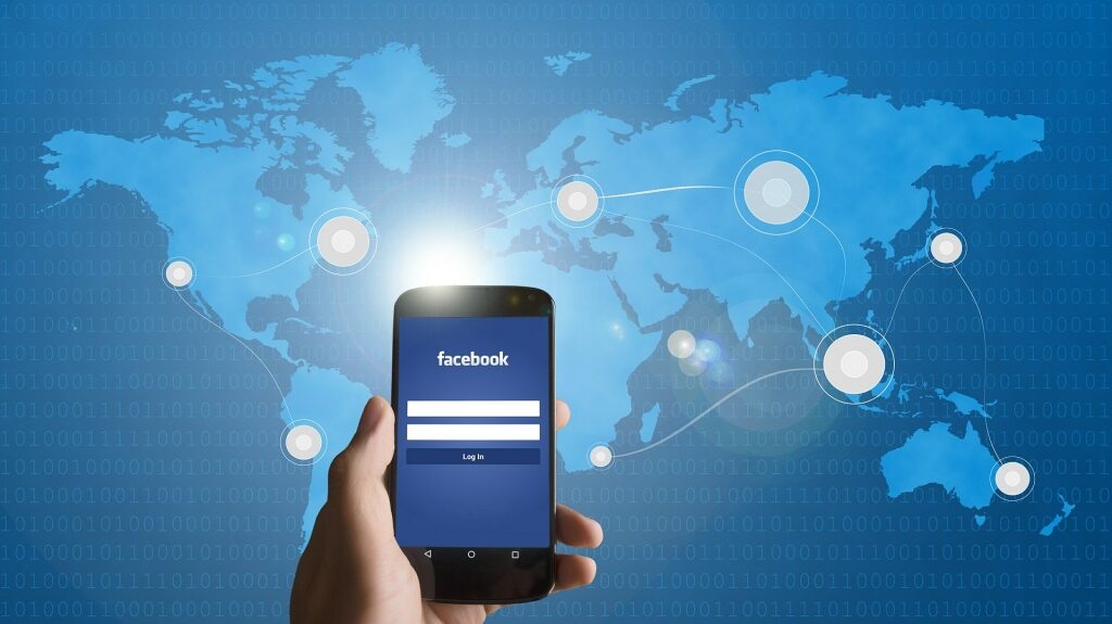 illustrazione Facebook Insight su mobile, dati di Estrogeni&Partners